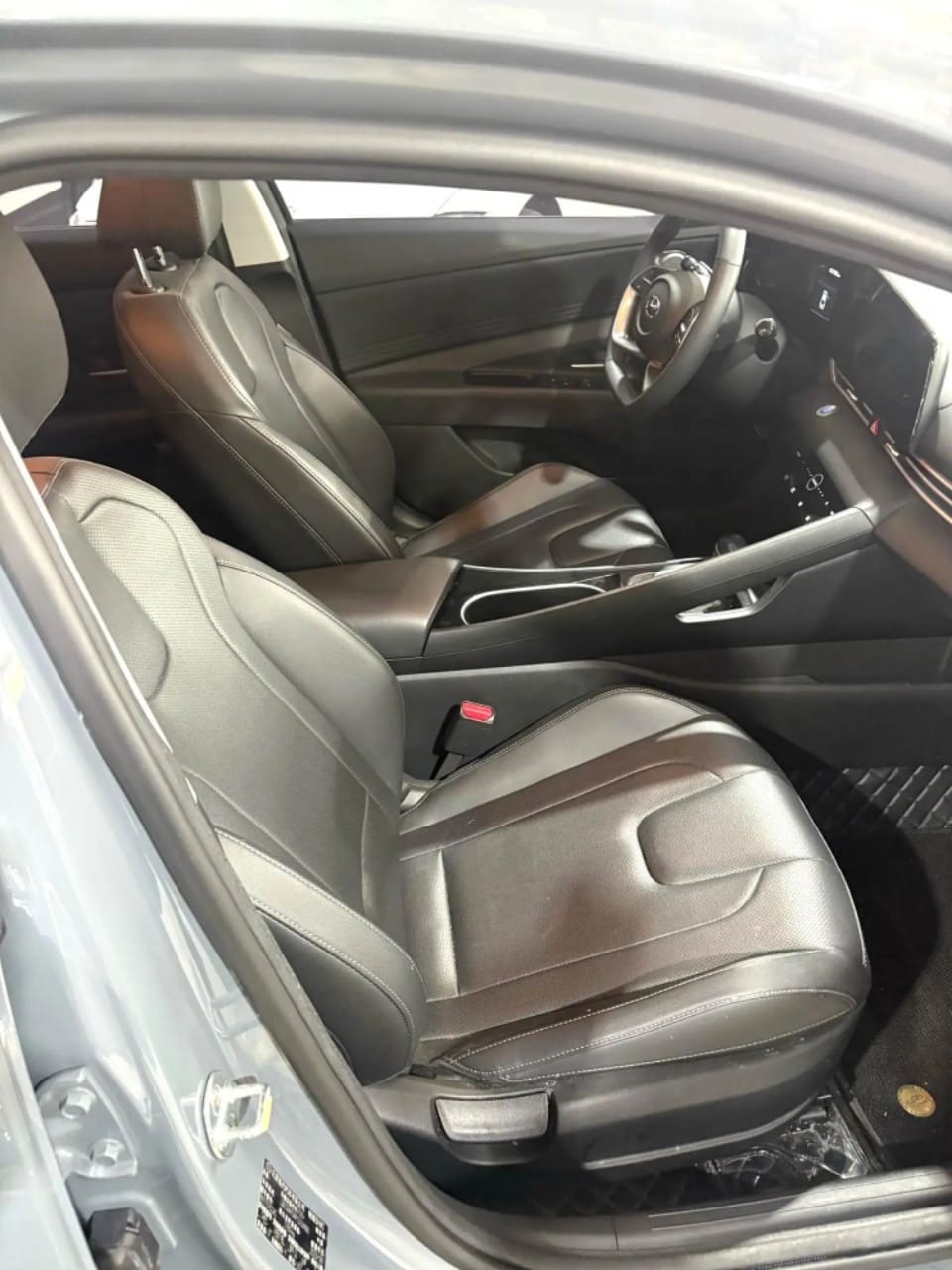 Hyundai Elantra 1.5L LUX Premium Edition