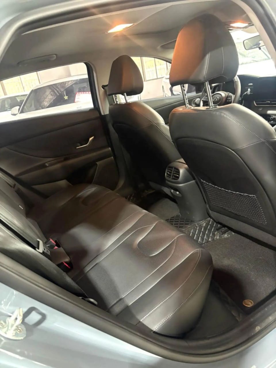 Hyundai Elantra 1.5L LUX Premium Edition