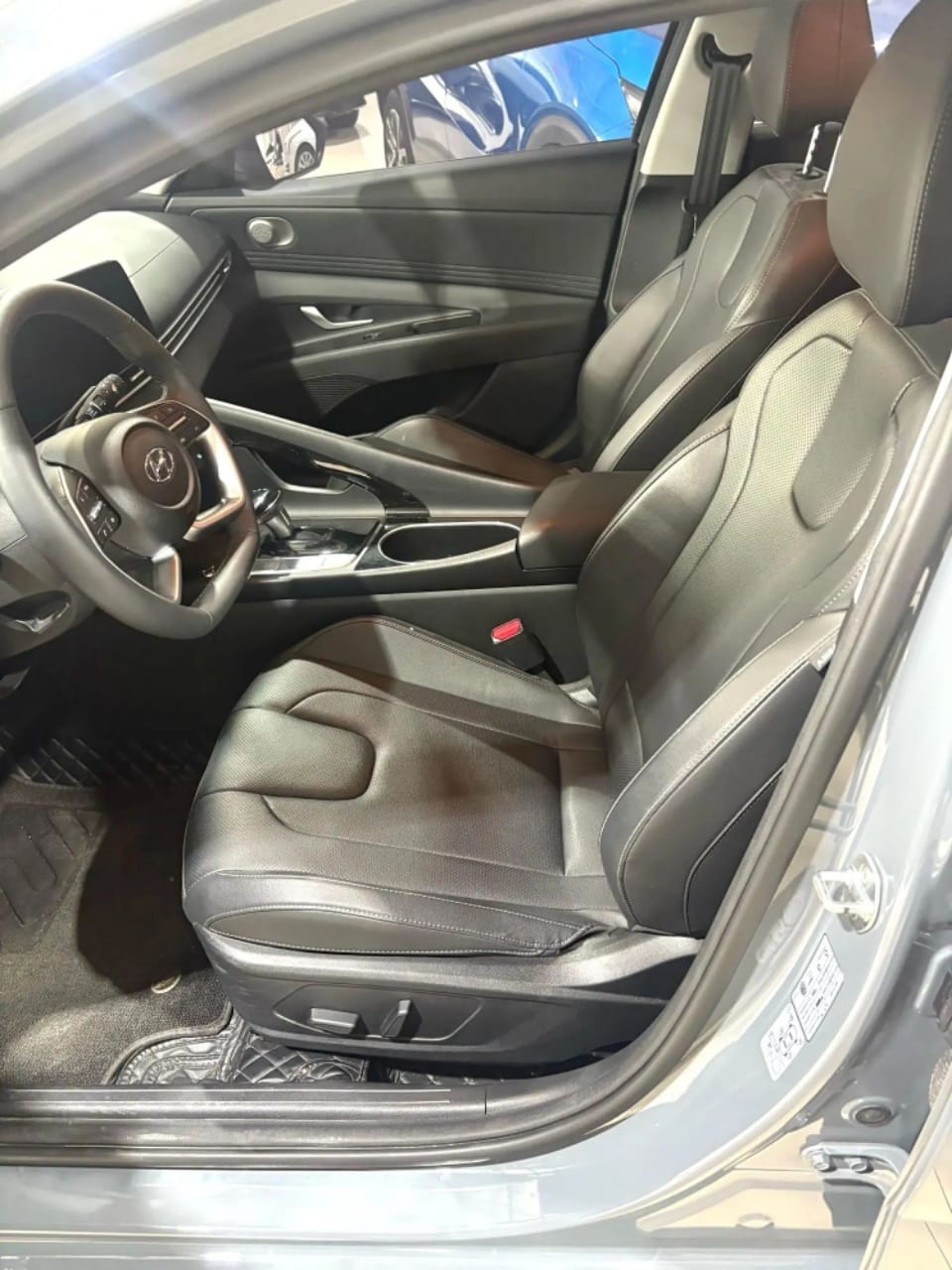 Hyundai Elantra 1.5L LUX Premium Edition