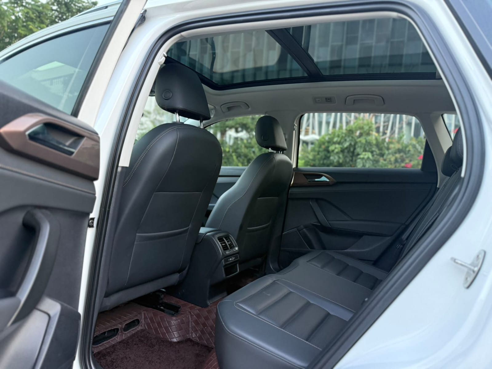 Volkswagen Tharu 280TSI Deluxe PLUS
