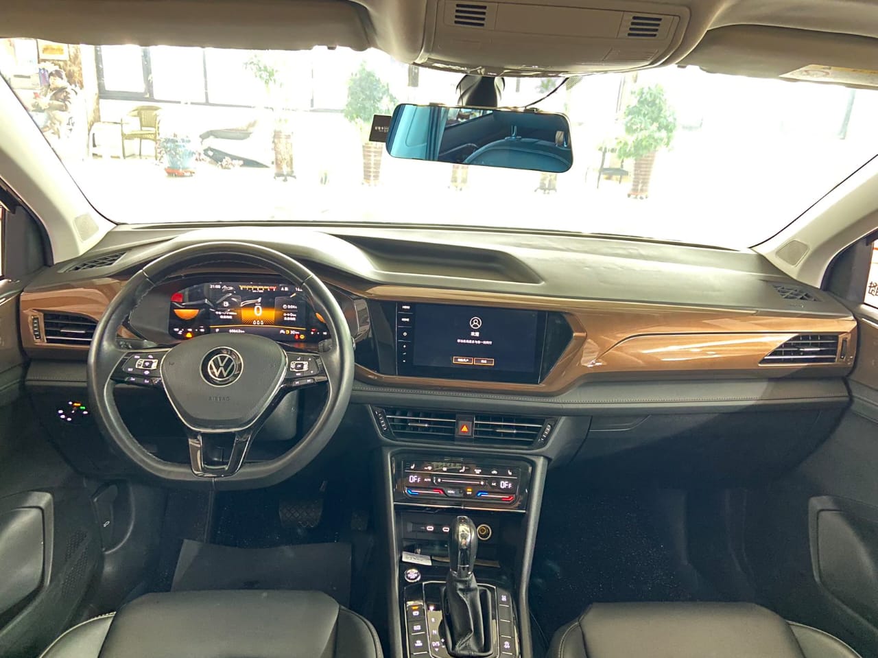 Volkswagen Tharu 1.4T 280TSI Deluxe Edition